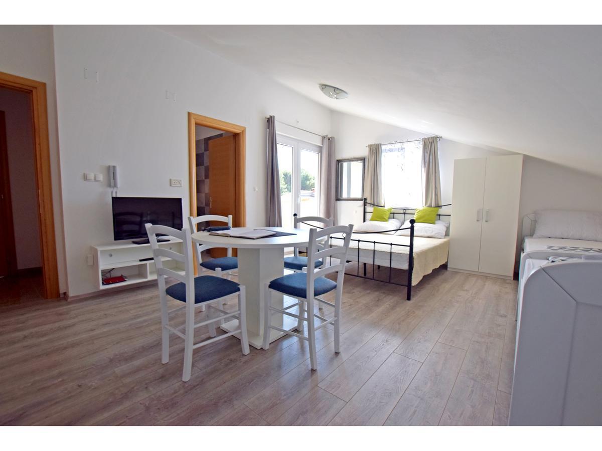 Apartman Branka Starigrad Paklenica Zewnętrze zdjęcie